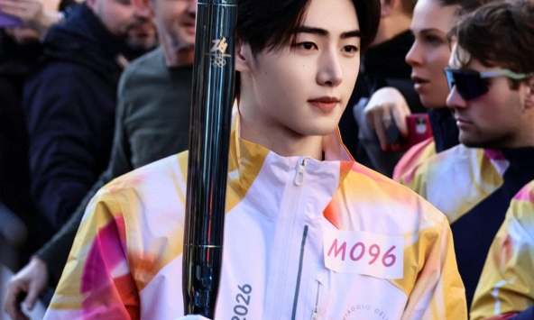 Showbiz có mỹ nam 15 tuổi đã giành huy chương bạc châu Á, nay là đại sứ tại sự kiện thể thao lớn nhất hành tinh