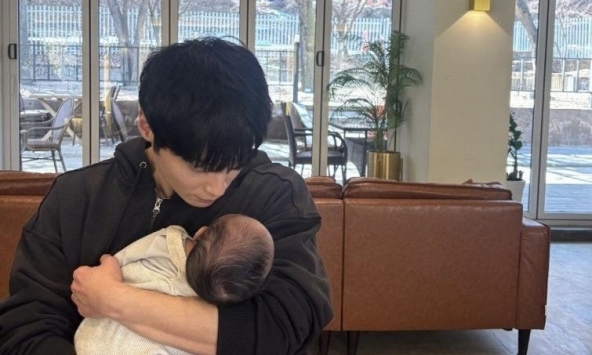 Xôn xao 1 ông chồng ở TP.HCM định đưa cho vợ mới sinh 5 tháng 50 triệu để làm mẹ đơn thân vì 'không chịu làm việc'