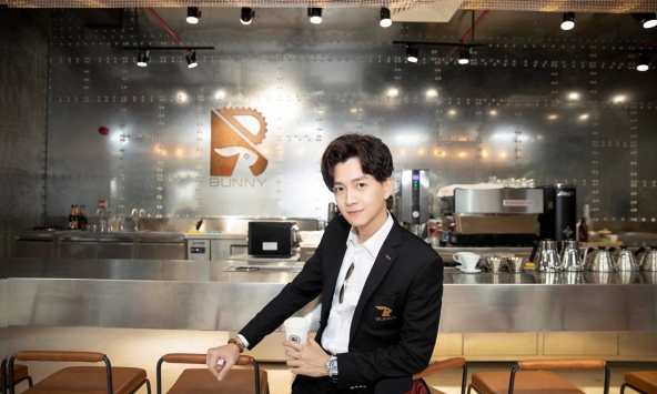 Chuyện gì đang xảy ra với quán cà phê của Ngô Kiến Huy?