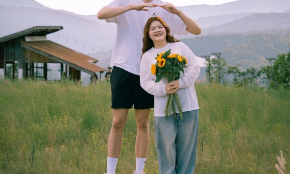 Hôn nhân của chàng trai miền Tây cao 2m03 và vợ bị cho là 'chênh lệch': Chăm chồng như em bé!