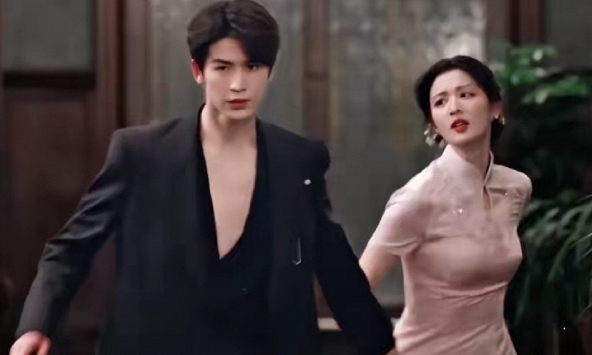 Trương Lăng Hách đóng phim dân quốc mà như đi catwalk, netizen dí đến cùng “bùn nhão không trát nổi tường”