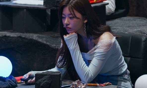 Chùm ảnh bà đồng mặc bikini gây xôn xao dư luận Hàn