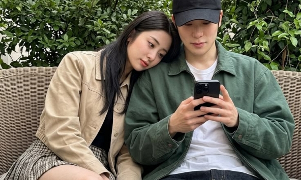 Vì sao có vợ đẹp con ngoan, đàn ông vẫn lén lút nhắn tin với phụ nữ khác?