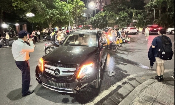 Vụ Mercedes đâm liên hoàn trong KĐT tại Hà Nội khiến nhiều người bị thương: Tài xế có nồng độ cồn