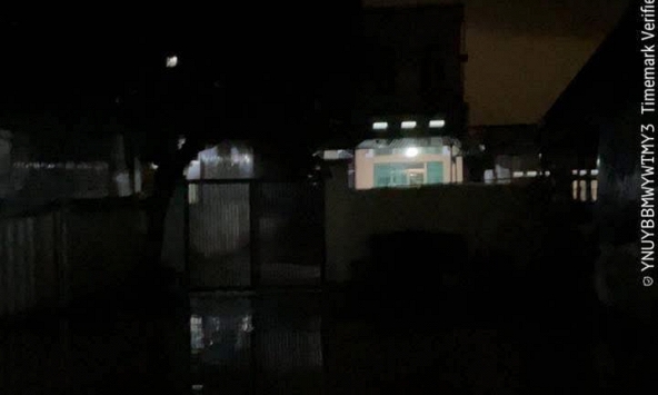 Cảnh tượng kỳ lạ 7h sáng ở Thái Nguyên: Trời vẫn tối đen như mực, người dân phải bật đèn pha di chuyền