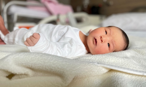 Một bà mẹ bàng hoàng khi biết mình có con đẻ vừa sinh năm ngoái mà không hề hay biết 