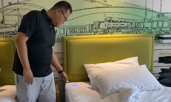 Phát hiện hàng loạt khách sạn nổi tiếng không được thay ga giường, vỏ chăn gối, khăn tắm và cốc nước sau mỗi lượt khách