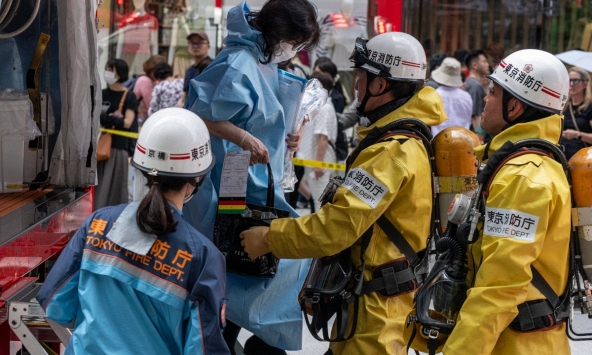 Người đàn ông xịt chất lỏng 'bốc mùi' trong trung tâm thương mại ở Tokyo, hàng chục người bị thương
