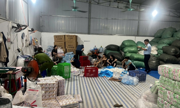 Phát hiện hơn 37.000 gói băng vệ sinh giả nhãn hiệu lớn