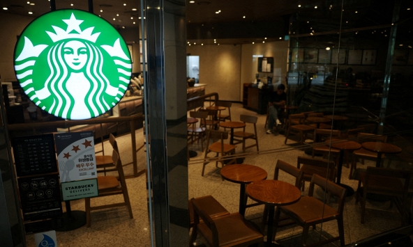 Starbucks gặp khủng hoảng chưa từng có ở Hàn Quốc vì chiến dịch marketing do AI tạo ra, sếp duyệt còn không xem tệp đính kèm