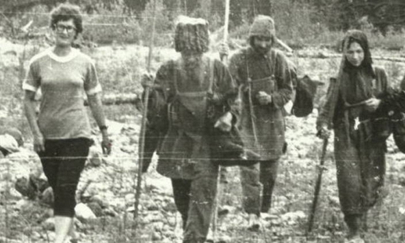 1 gia đình tự cô lập trong rừng từ năm 1936, không biết Thế chiến II đã kết thúc