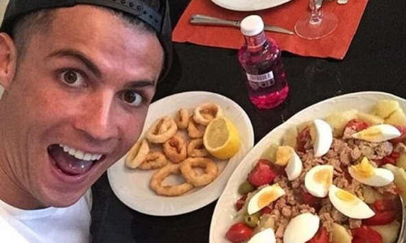 Vì sao không ai muốn đến nhà Ronaldo chơi?