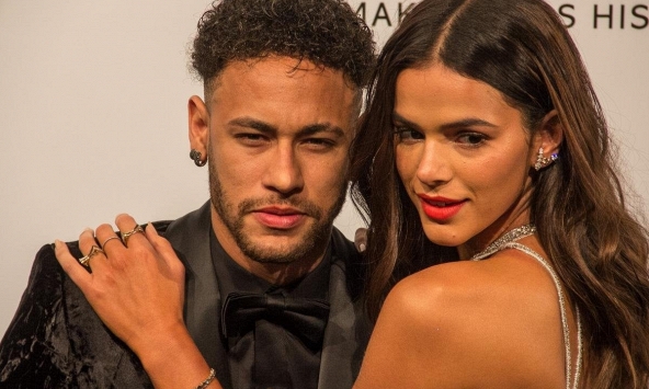 Bạn gái của Neymar là ai?