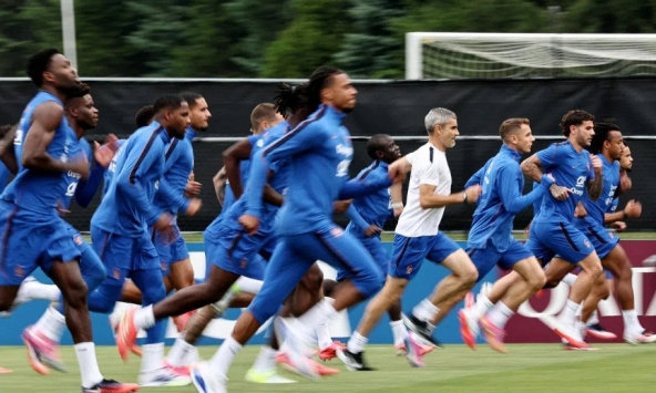 Cả thế giới đã hồi hộp từ bây giờ: Mbappe và đội Pháp xuất hiện trước giờ G trận tứ kết, lịch sử ở Qatar 4 năm trước có lặp lại? 