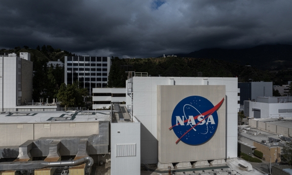 Lan truyền 'thuyết âm mưu' hôm nay Trái đất sẽ mất trọng lực 7 giây sau nhật thực: NASA lên tiếng