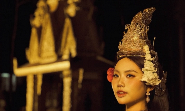 Nữ ca sĩ có đám cưới Khmer Nam Bộ hot nhất hiện tại: Làm CEO ở tuổi 19, có thể kiếm hơn 11 tỷ /năm