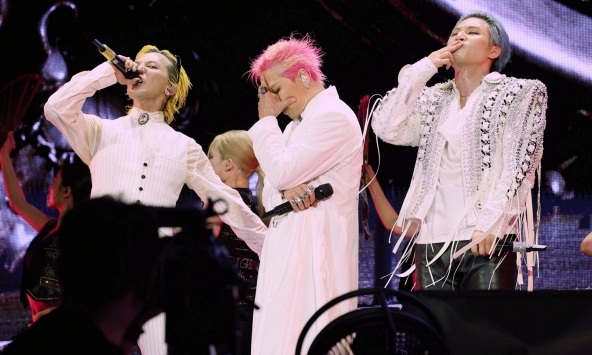 Ca sĩ ế nhất showbiz bị 'bơ đẹp' giữa concert