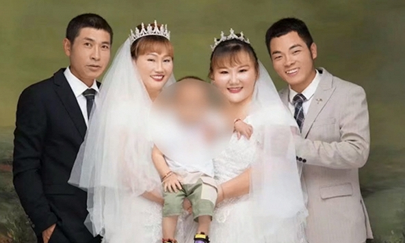 Người phụ nữ mai mối cho mẹ đẻ tái hôn với bố chồng