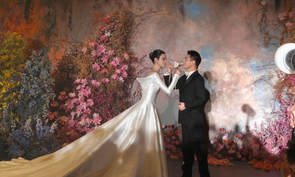 Hề Mộng Dao và thiếu gia trùm sòng bạc lại cưới tiếp: Dâu hào môn sau 3 tháng đã không còn mặc vừa váy cưới Dior