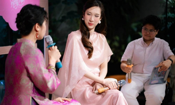 Nữ họa sĩ xinh như hoa hậu Vương Linh đưa hình ảnh cổ tích Việt vào đời sống đương đại