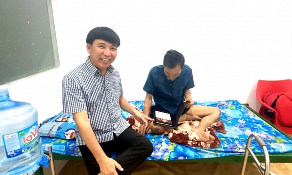 Nam nghệ sĩ duy nhất dự tang lễ Thương Tín đăng 1 bức ảnh khiến nhiều người xúc động, cảm ơn