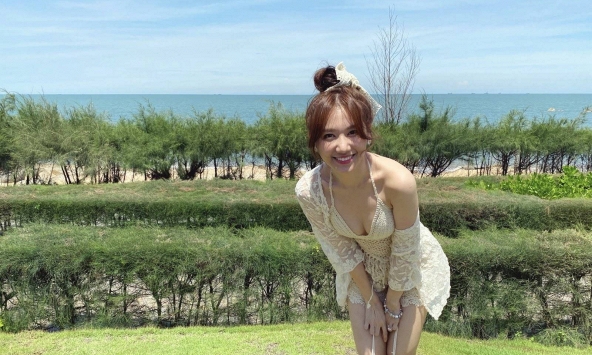 Thông tin về nữ ca sĩ 41 tuổi được đại gia nghìn tỷ Việt si mê