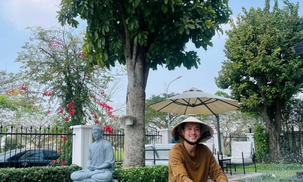 Nam diễn viên đẹp trai, giàu có, 38 tuổi chưa vợ con: 'Mình đâu phải cái bóng đèn mà rực rỡ'