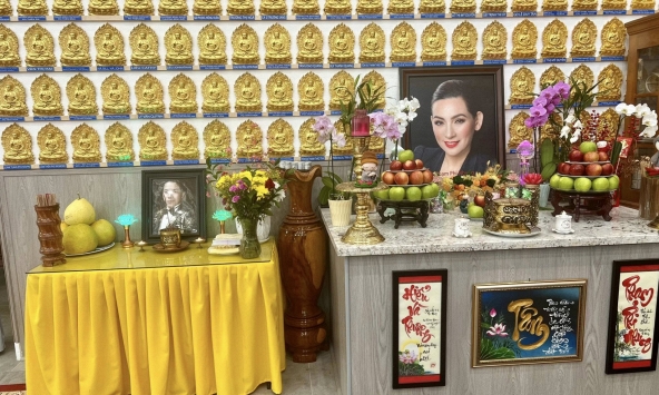 Vợ cũ Bằng Kiều thông báo lễ 49 ngày của Kasim: 'Nếu có thể xin ghé qua thắp cho em ấy 1 nén nhang'