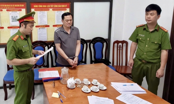 Thi hành lệnh bắt nguyên cán bộ Ủy ban Kiểm tra Tỉnh ủy Bùi Văn Phúc