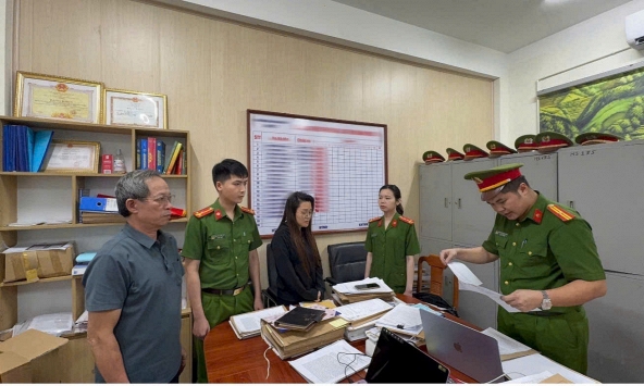 Bắt quản lý cửa hàng Nguyễn Thị Thùy Dương SN 1995