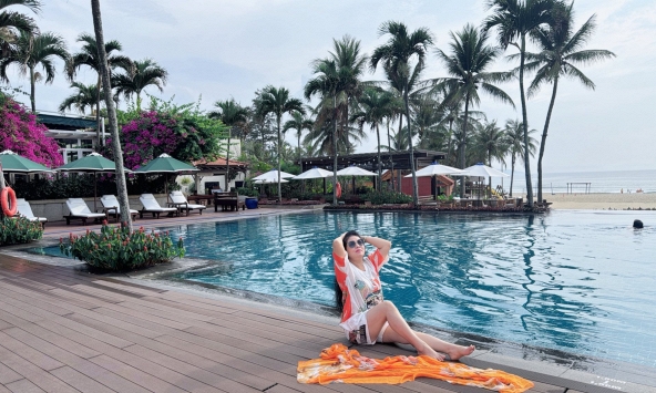 'Nữ hoàng nhạc đỏ' là mẹ đơn thân 4 con: 'Em chỉ muốn để dành sự dịu dàng ấy cho riêng một người'