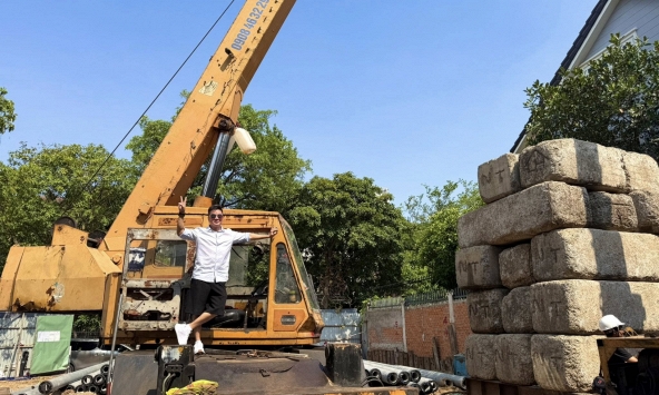 Nam nghệ sĩ U60 'gà trống nuôi con' 7 tuổi, từ chối bán mảnh đất được trả giá cao kịch sàn