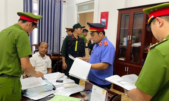 Quyết định bắt tạm giam, khám xét với giám đốc Phạm Ngọc Dũng và nhiều cấp dưới