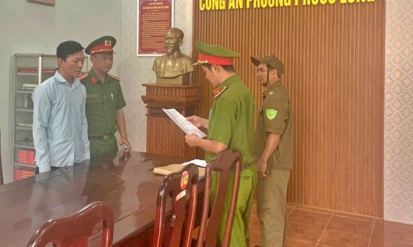 Bắt nhân viên giao hàng Trần Bá Ty Phô