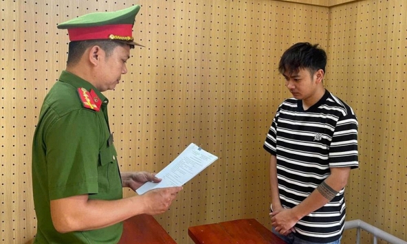 Điều tra tổng số tiền 104 triệu đồng, công an khởi tố Bùi Công Dũng và Trần Đình Hoàng SN 2000