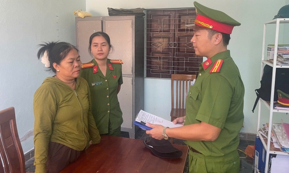 Thi hành lệnh bắt tạm giam 'thầy bói' Phạm Thị Phượng 53 tuổi