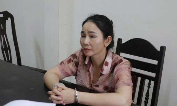 Bắt người phụ nữ buôn hải sản Phạm Thị Hương SN 1982