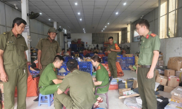 Hơn 50 cán bộ, chiến sĩ đồng loạt ra quân kiểm tra hàng loạt tài xế