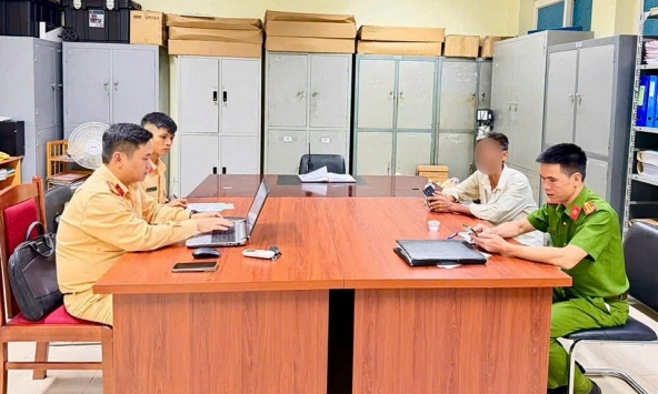 Công an làm việc với chủ xe bị 96 lần phạt nguội, tổng tiền hơn 400 triệu đồng