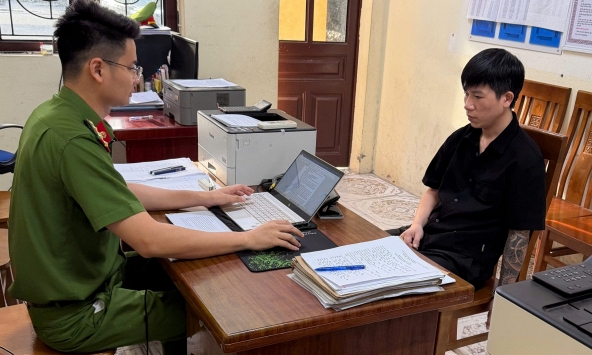Kiểm tra nhà trọ lúc 16 giờ, công an bắt giữ Đinh Công Ngọc SN 1994