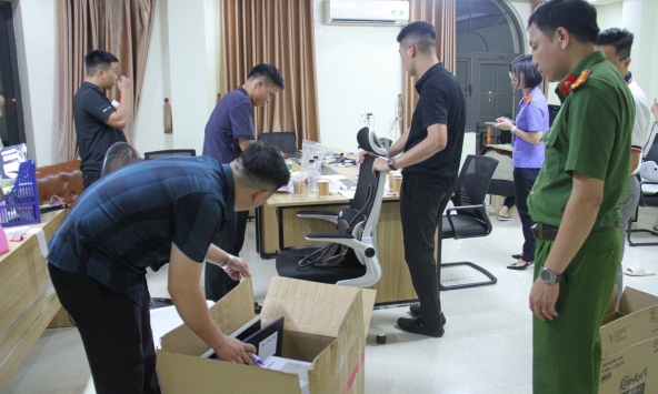 Hình ảnh khám xét trụ sở Công ty của vợ chồng Hải SapaTV