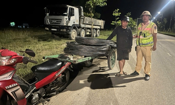 Chặn xe mô tô lúc 2 giờ sáng, công an bắt giữ Phan Văn Nam SN 1995