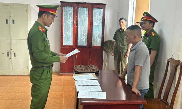 Quyết định bắt tạm giam quản lý quán cà phê Nguyễn Văn Quân SN 1984