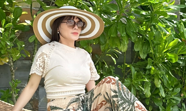 Nhan sắc trẻ đẹp của nữ ca sĩ 45 tuổi chưa lấy chồng, nói thẳng 'ai lấy được tôi sẽ rất hạnh phúc'