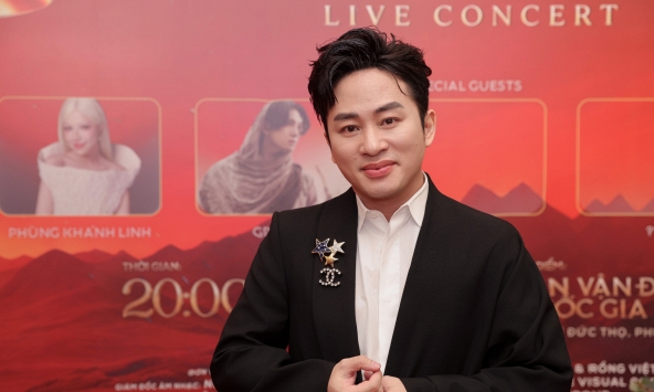 Tùng Dương làm show 50 nghìn người ở sân vận động Mỹ Đình, nhắc lại màn 'múa lân' bên Công Vinh