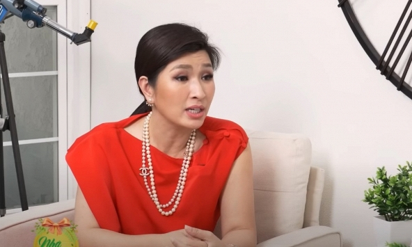 Hồng Nhung bức xúc vì có 'chị ca sĩ kia' bảo với bầu show không được mời cô hát
