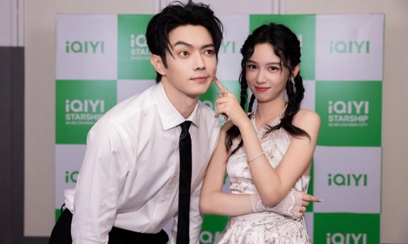 Hứa Khải thích món thịt nướng cuốn rau của Việt Nam, Châu Dã nói cảm ơn bằng tiếng Việt