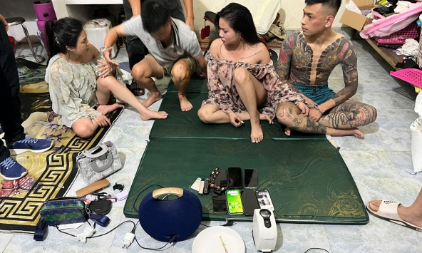 Kiểm tra nhà Phạm Thị Linh SN 1992 lúc 0 giờ, bắt giữ khẩn cấp chủ nhà 