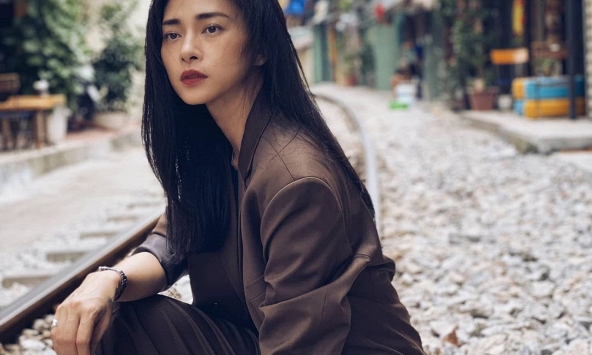 Nữ nghệ sĩ đình đám đi bán mì ở đường Ngô Quang Huy, TP.HCM