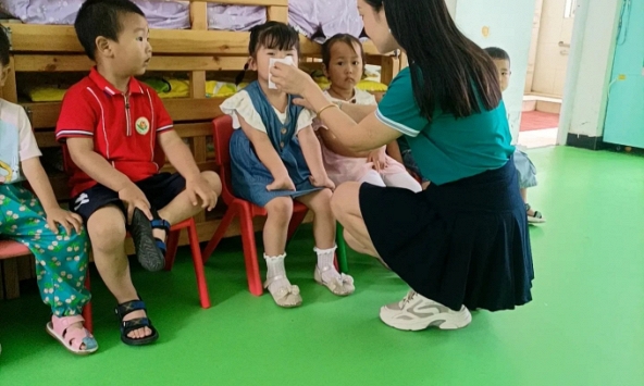 Bà mẹ Hà Nội 'tá hoả' vì lần đầu trong đời gặp cô giáo mầm non như này: Hội phụ huynh đọc xong xuýt xoa khen